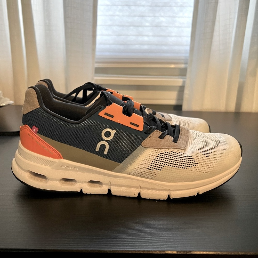 Like new! On Running Cloudrift sneakers